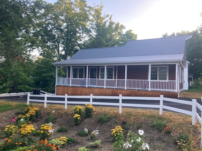 Building Photo - 6 French St