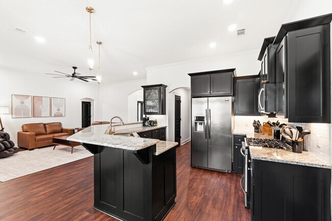 Building Photo - 8912 Wildwood Way