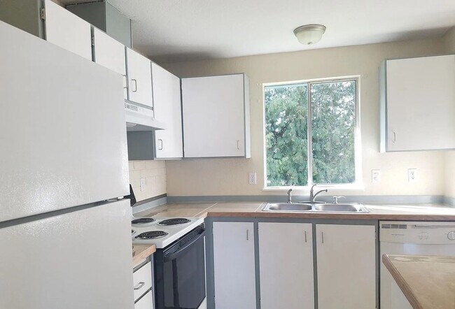 Building Photo - Desired NE Tacoma Community