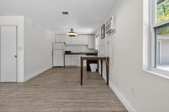 Building Photo - 10754 Tamis Trail