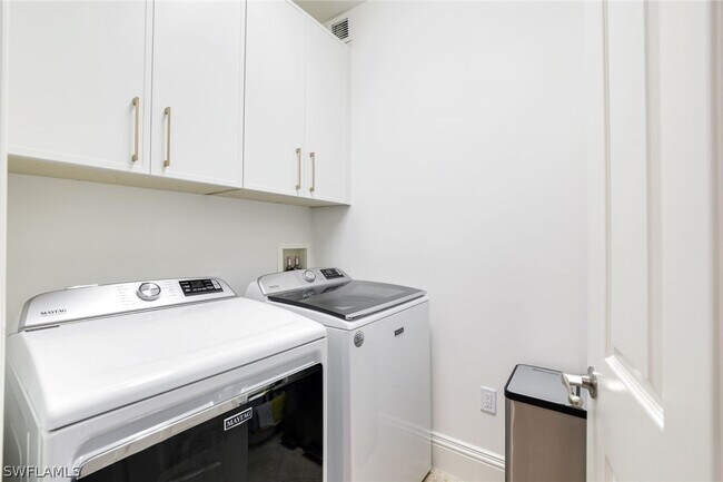 Building Photo - 9072 Rialto St