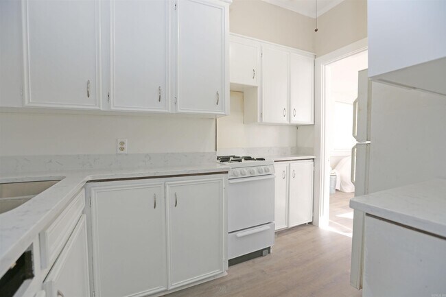 Building Photo - 1020 Kavanaugh Blvd