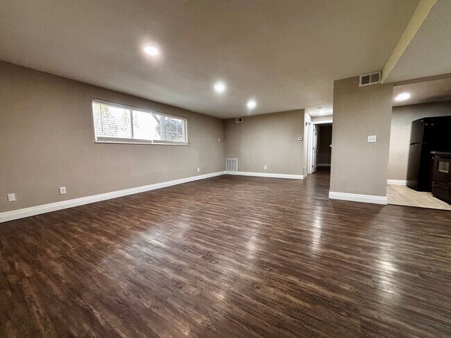 Building Photo - Newly Renovated 2-Bedroom Apartment in Serene Kettering – Schedule a Tour Today!