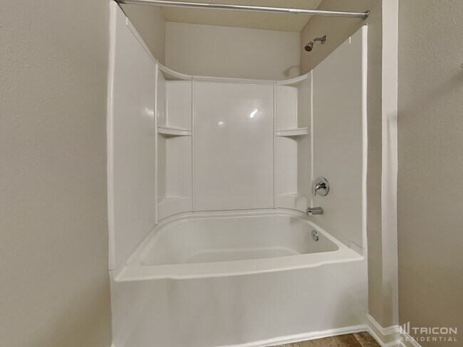 Building Photo - 2110 Pebble Point Dr