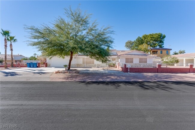 Building Photo - 2121 Rosanna St