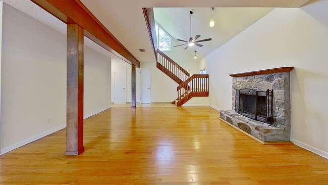 Building Photo - Beautiful Two-Story Home in Neptune Beach availabe early May!