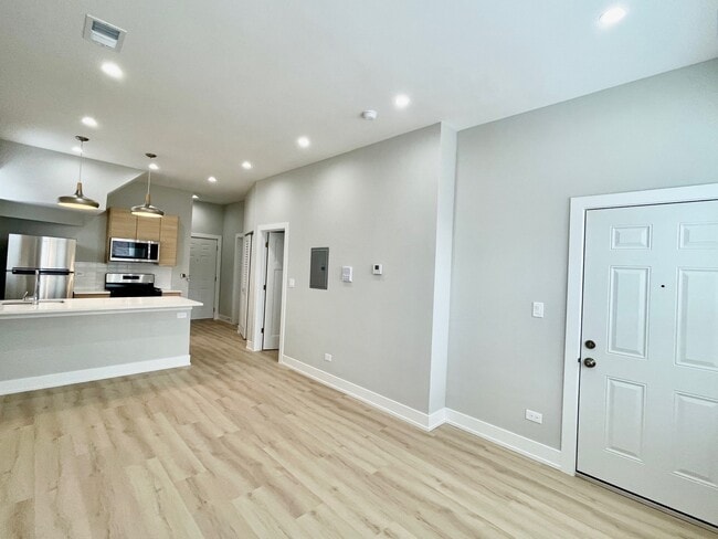 Building Photo - 2238 W 24th St