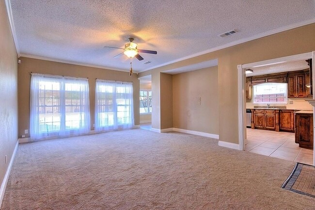 Building Photo - 1601 Kings Row