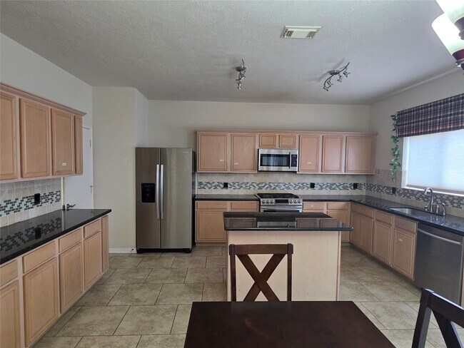 Building Photo - 2715 Riverhollow Ln