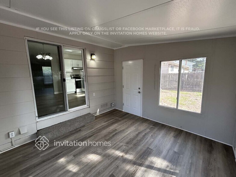 Building Photo - 2716 W 100th Dr
