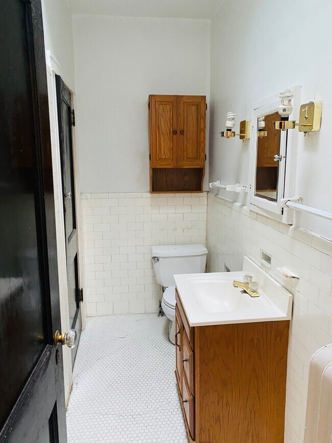 Building Photo - 882 Corinthian Ave