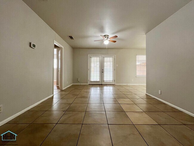 Building Photo - Bright and Airy Duplex in Harmony Hills, just blocks away from West Ave, Blanco Rd and NW Military!