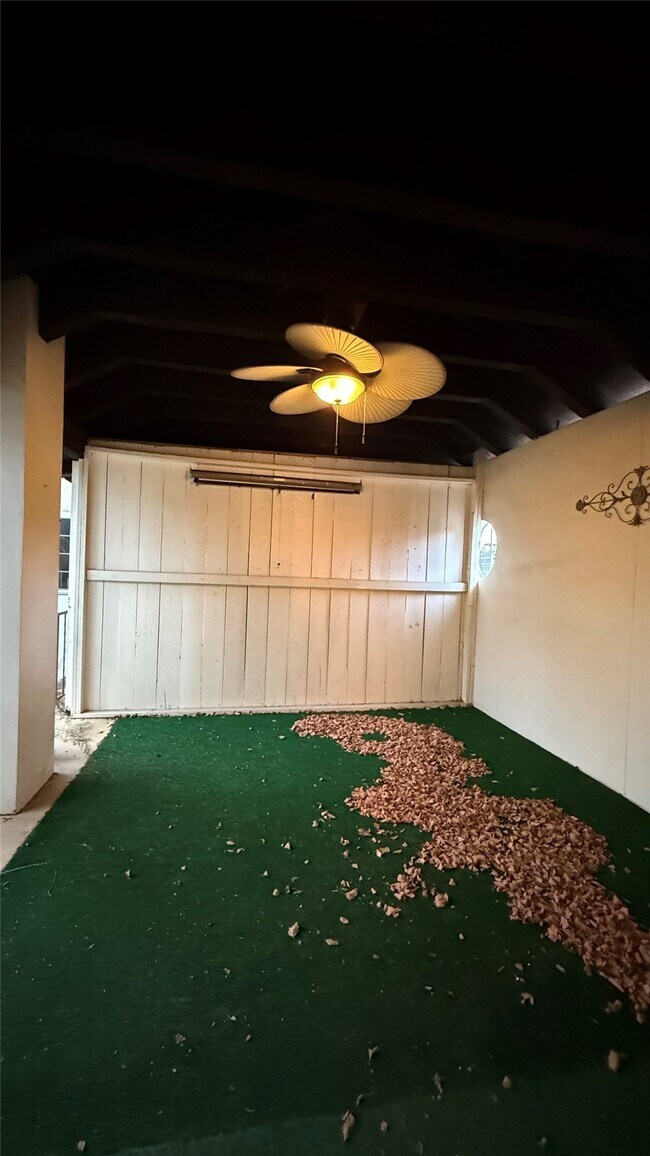 Building Photo - 2744 Briarhurst Dr