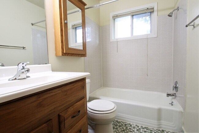 Interior Photo - 37th Place