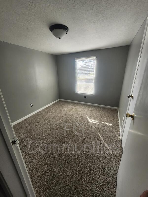 Building Photo - 1018 Crystal Blvd