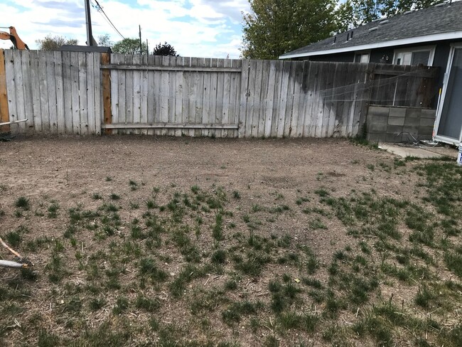 Building Photo - Remodled Duplex