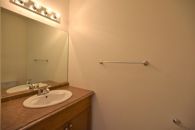 Building Photo - 960 Millbrae Ct