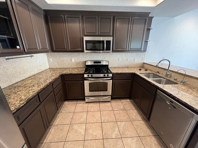 Building Photo - $4195-Beautiful Tri-level 3 Bed/2.5 Ba Townhome in Hampton Park/North San Jose