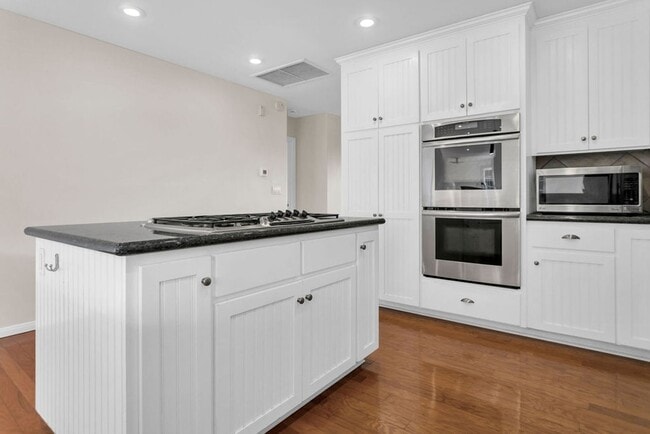 Building Photo - Beautiful detached home in Pacific Beach! ...
