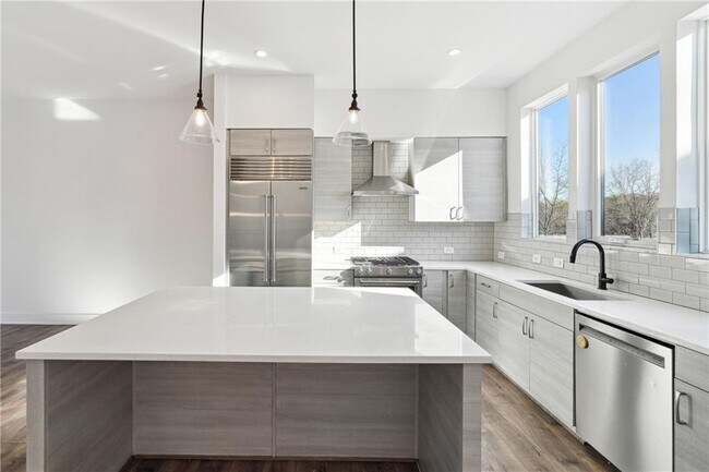 Building Photo - 1207 Chelsea Cir NW