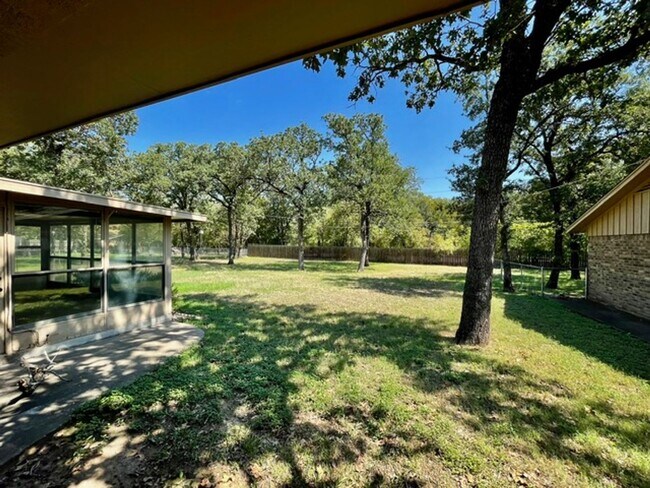 Building Photo - Quiet Community Living in Elm Mott