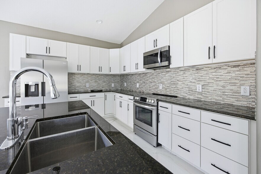 Building Photo - 14550 SW 61st Ct