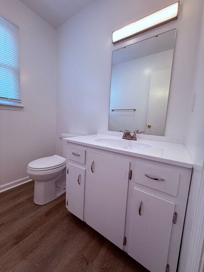 Building Photo - 460A Warrior Dr