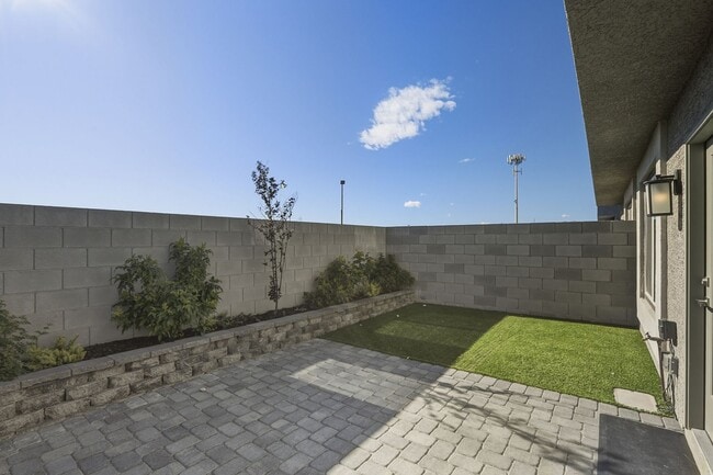 Building Photo - Brand New 2 Bedroom Townhome for Rent! Minutes from Nellis AFB!