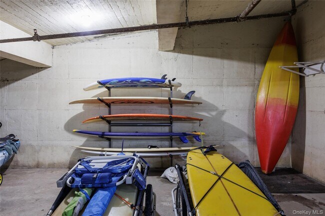 Building Photo - 420 Shore Rd