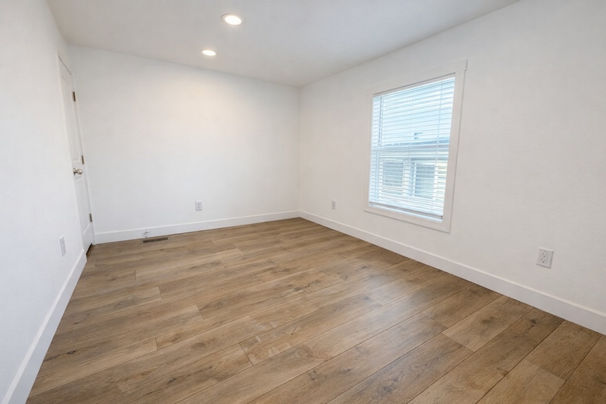 Building Photo - 2060 N Center St