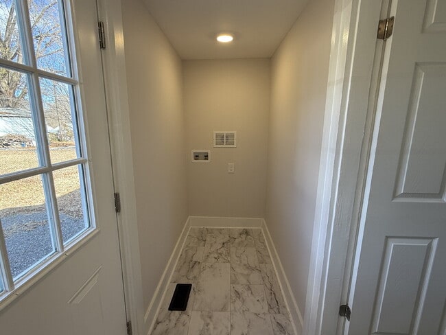 Building Photo - 520 Delaware Ave