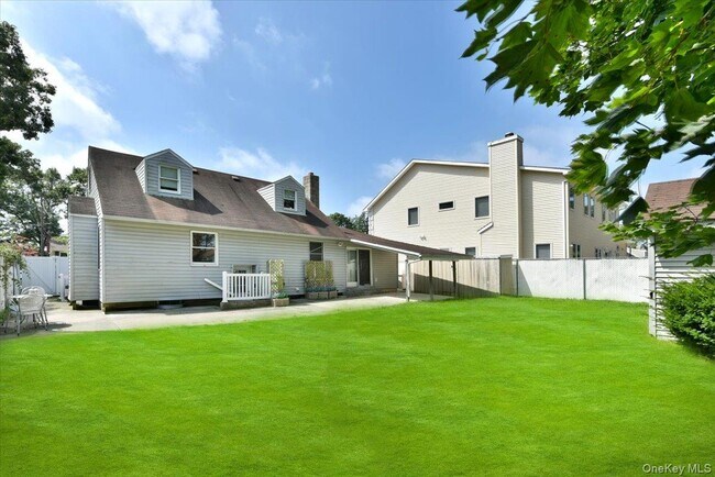 Building Photo - 257 Maple St