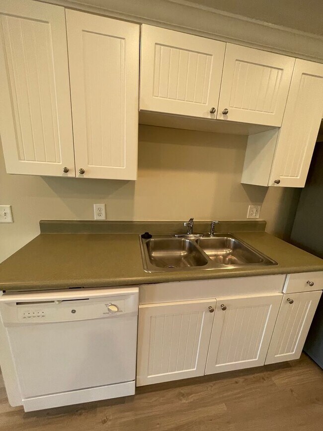 Building Photo - 15-1512 Dukes