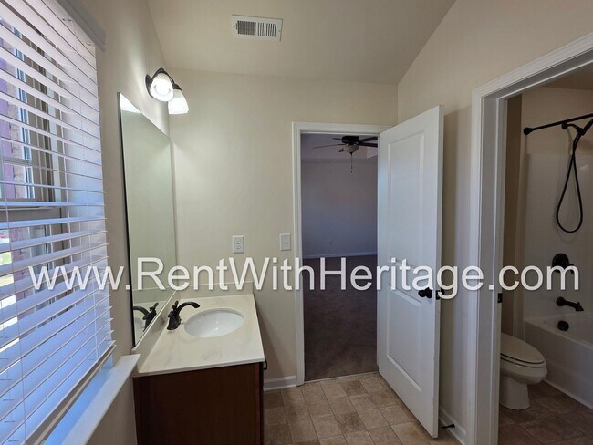 Building Photo - ABSOLUTELY BEAUTIFUL 5 BEDROOM/ 4.5 BATH HOME YOU DONT WANT TO MISS.