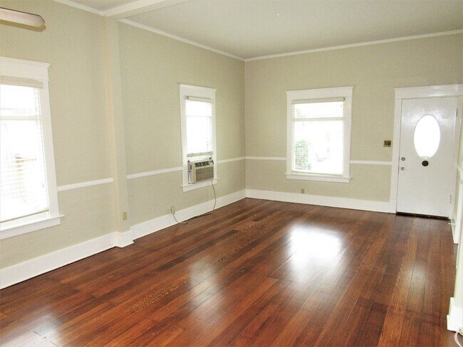 Building Photo - 480 S Grand St
