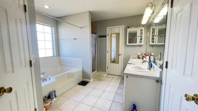 Building Photo - 6917 Minchew Ct