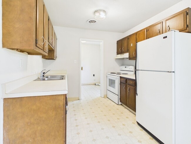 Building Photo - 2336 Sara Ln