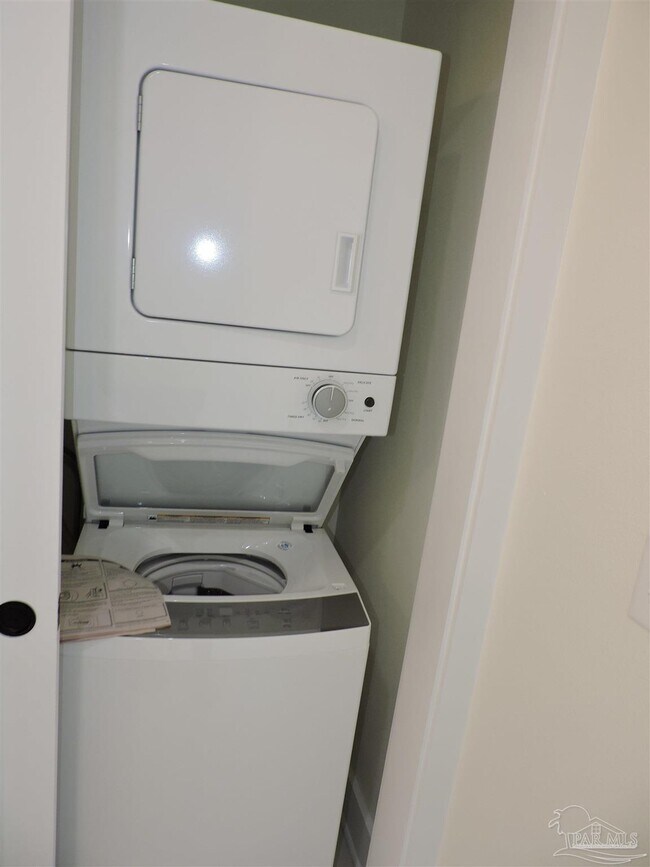 Building Photo - 1702 E La Rua St