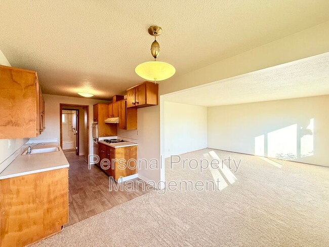 Building Photo - 702 Garrison Terrace