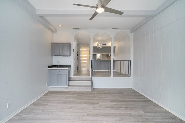 Building Photo - 3929 Roma Ct