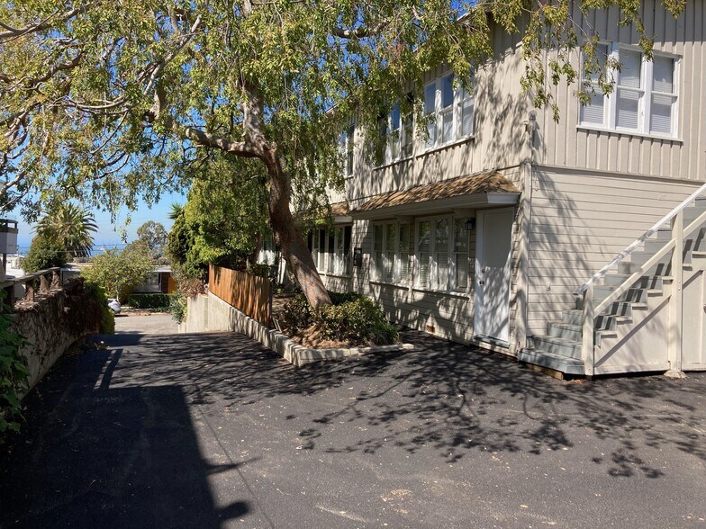 Building Photo - 2437 Beverley Ave