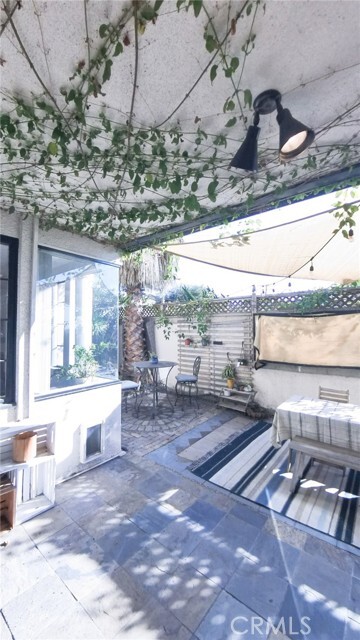 Building Photo - 2575 E 19th St