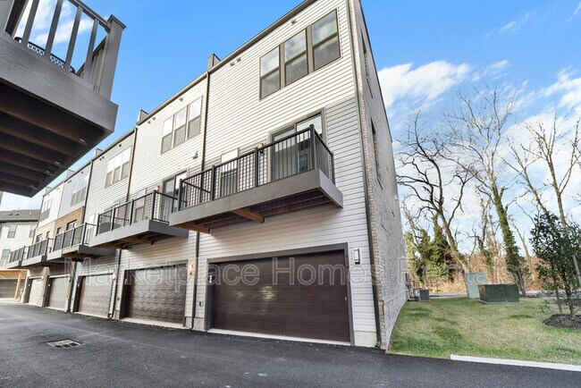 Building Photo - 4332 Roland Heights Ave