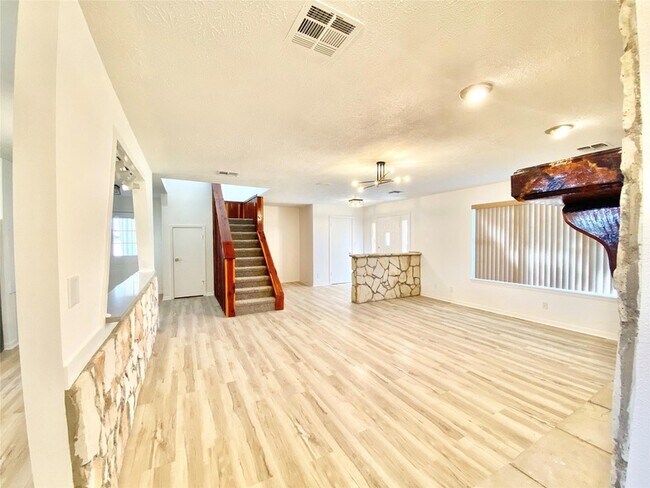 Building Photo - 114 Hollaway St