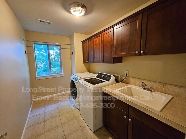 Building Photo - 14607 SE Crystal St