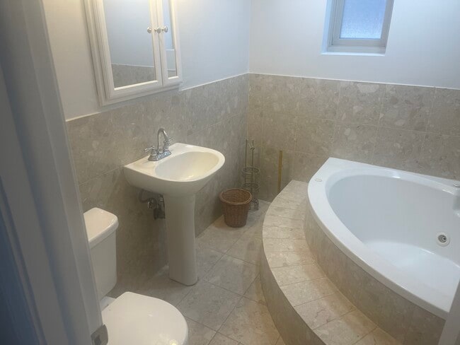 Building Photo - 1720 S Cumberland Ave