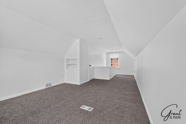 Building Photo - 3 Bedroom - 1 Bath - Warrendale - $1450