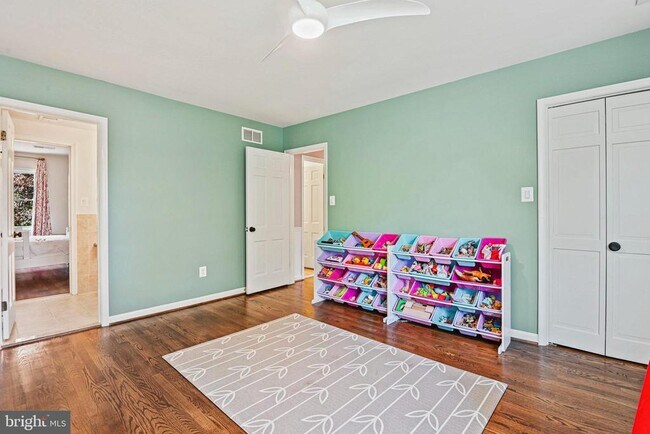 Building Photo - 1107 Savile Ln