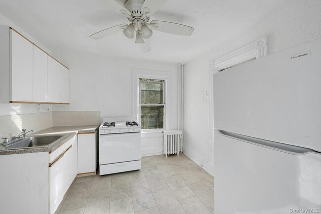 Building Photo - 333 S 6th Ave