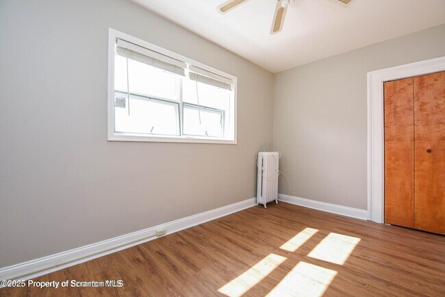 Building Photo - 1225 1/2 S Irving Ave